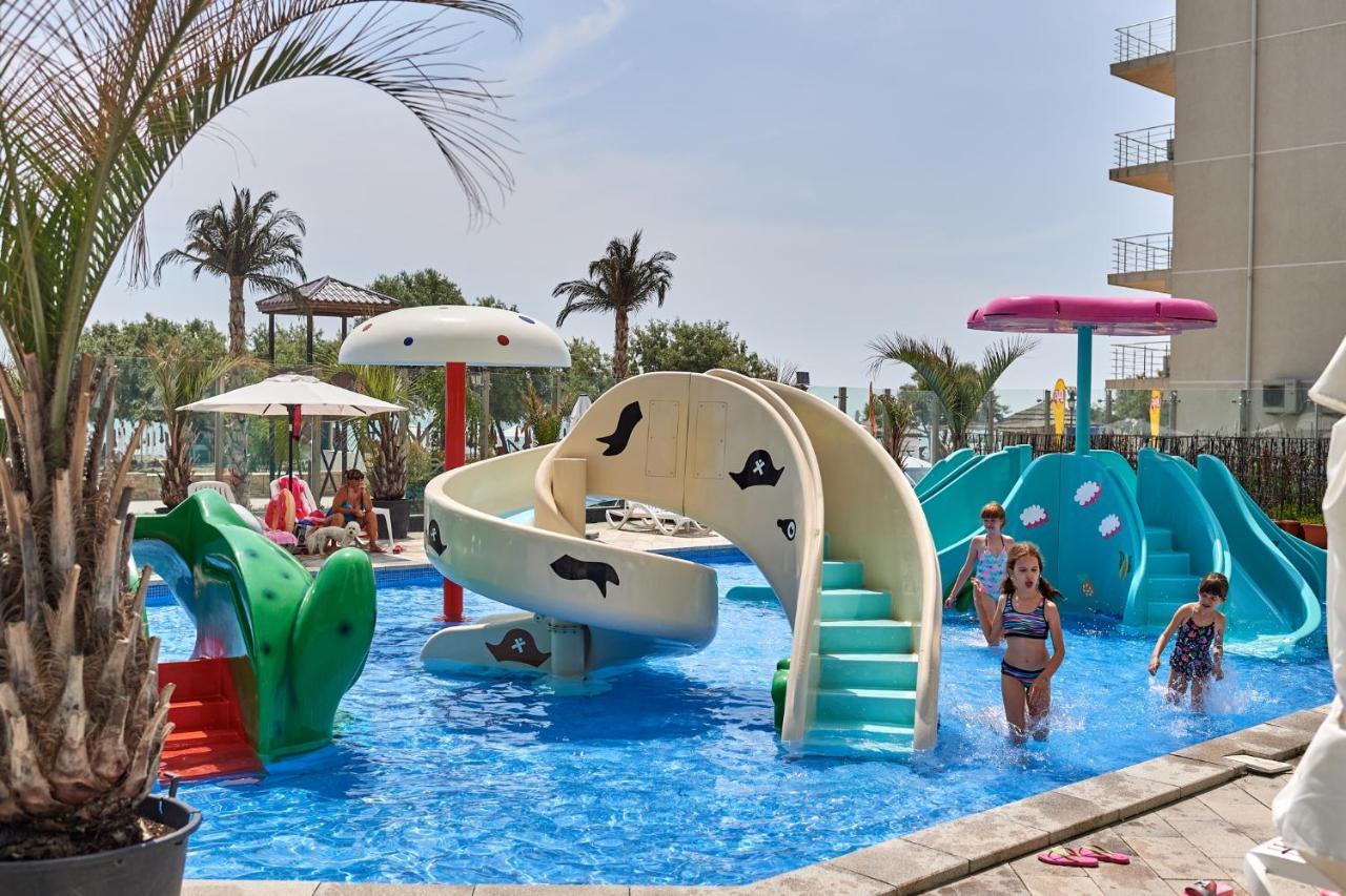 Sunrise Aparthotel Pool & Spa Mamaia Nord Năvodari Exterior foto